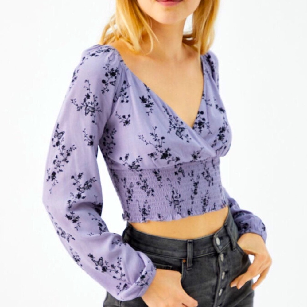 WORN ONCE KENDALL AND KYLIE LONG SLEEVE FLORAL TOP MEDIUM 

Bought at pacsun!!